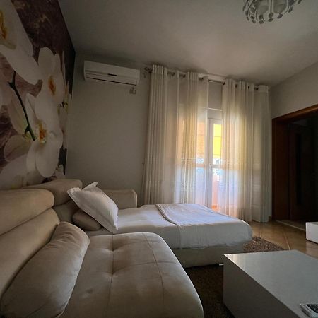 SunKissed Centre Apartment Vlorë Extérieur photo