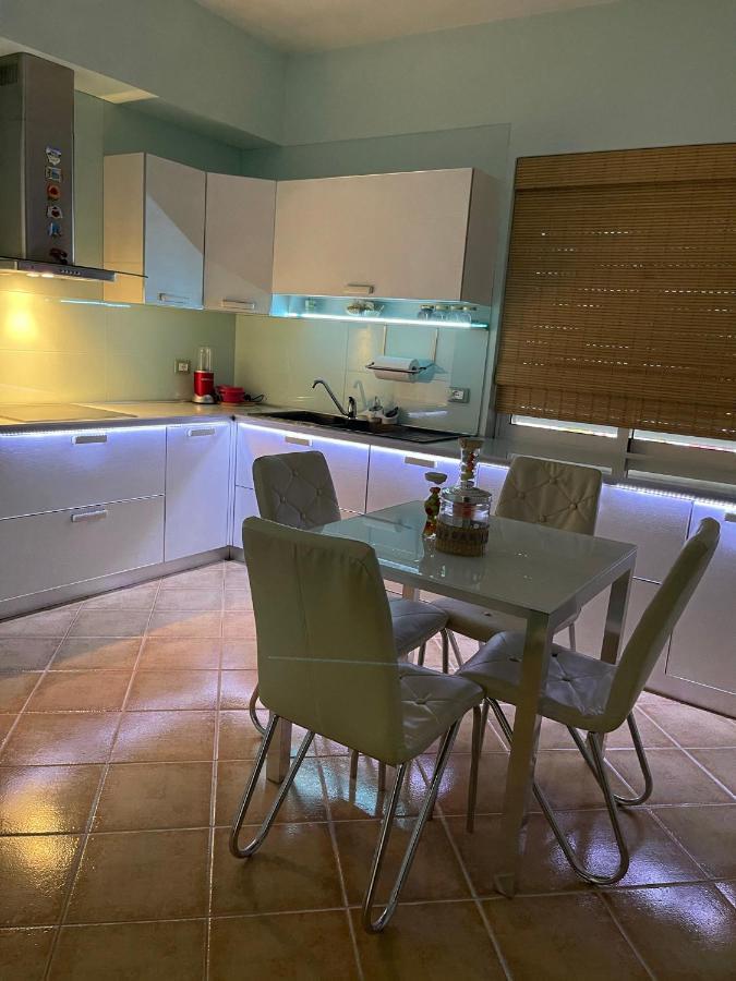 SunKissed Centre Apartment Vlorë Extérieur photo