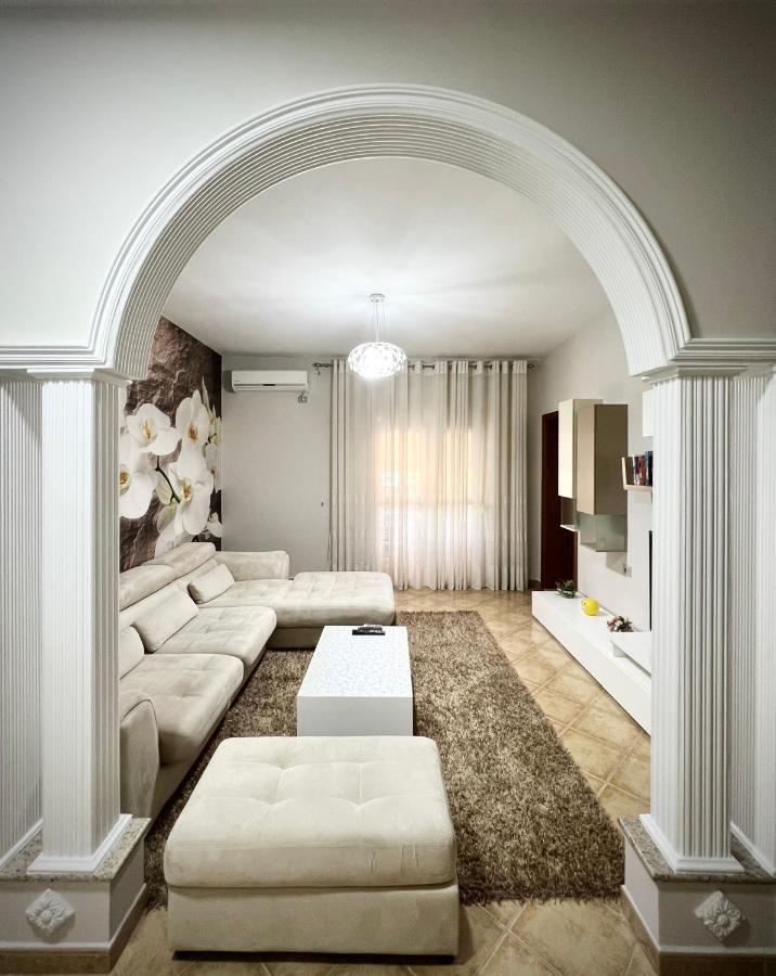SunKissed Centre Apartment Vlorë Extérieur photo
