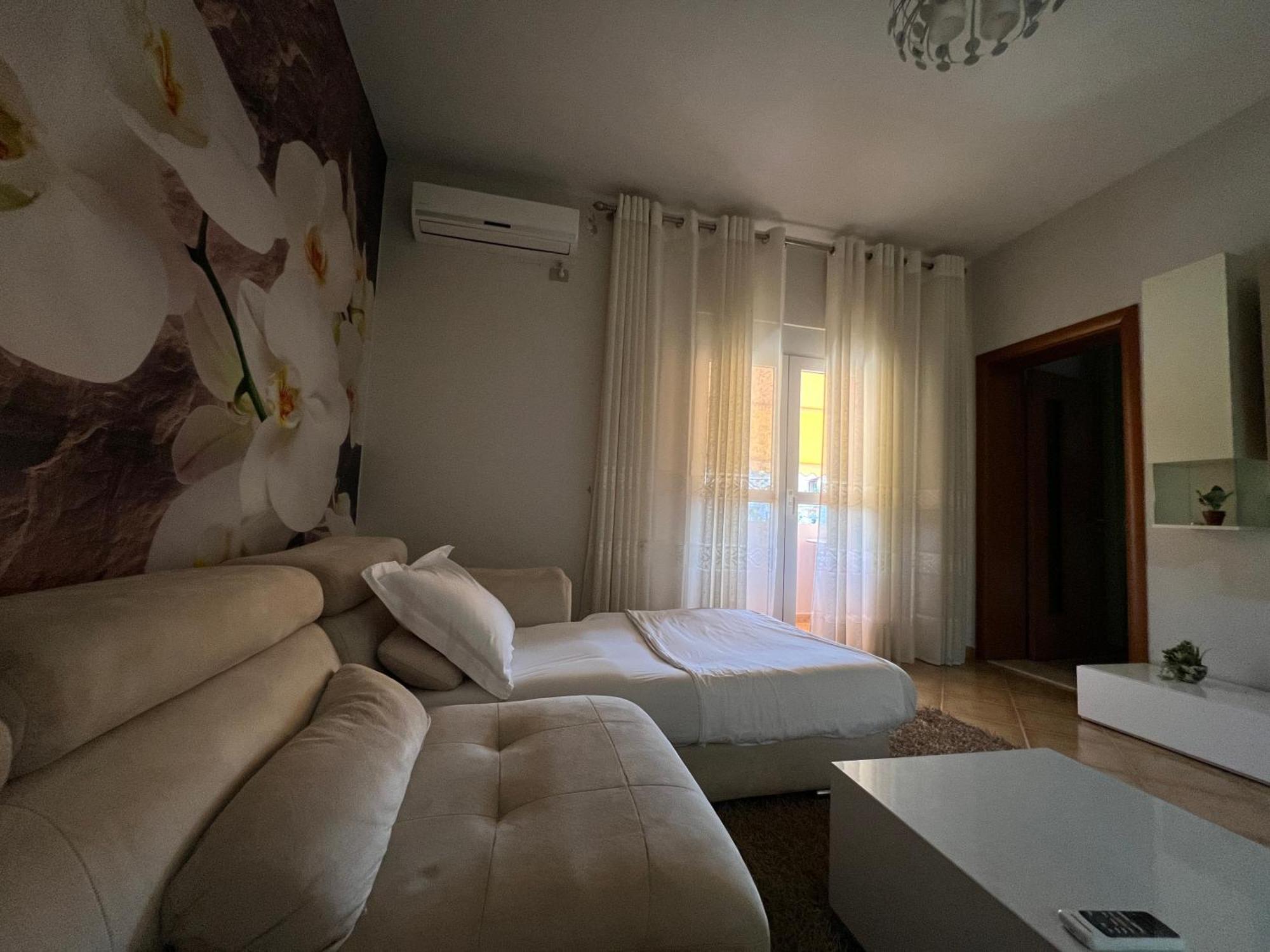 SunKissed Centre Apartment Vlorë Extérieur photo